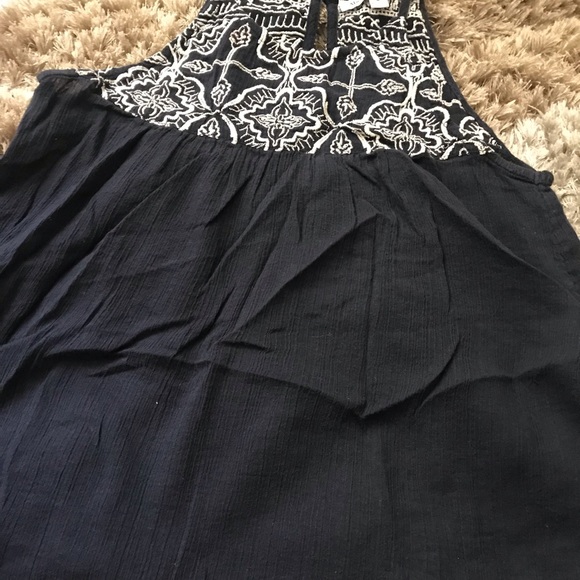 A&F navy flowy top. (XS) - Picture 3 of 6